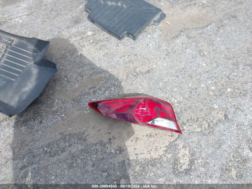 2019 Hyundai Elantra Sel/Value/Limited VIN: KMHD84LF4KU812930 Lot: 39694505