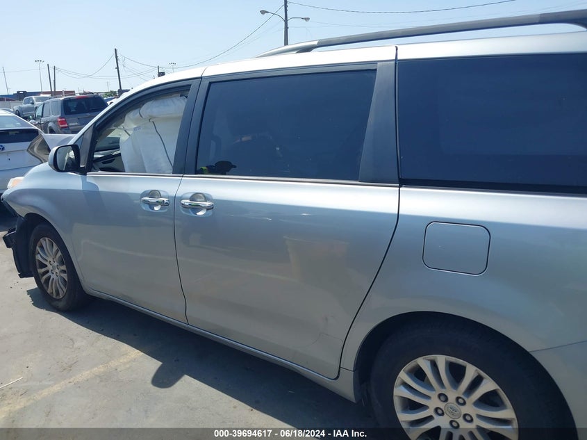 2016 Toyota Sienna Xle 8 Passenger VIN: 5TDYK3DC2GS765687 Lot: 39694617