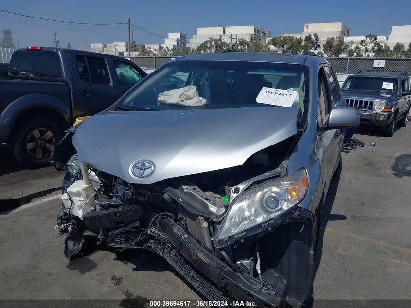 2016 Toyota Sienna Xle 8 Passenger VIN: 5TDYK3DC2GS765687 Lot: 39694617