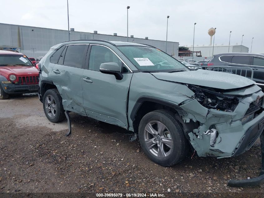 2022 TOYOTA RAV4 XLE - 2T3W1RFV2NW208902