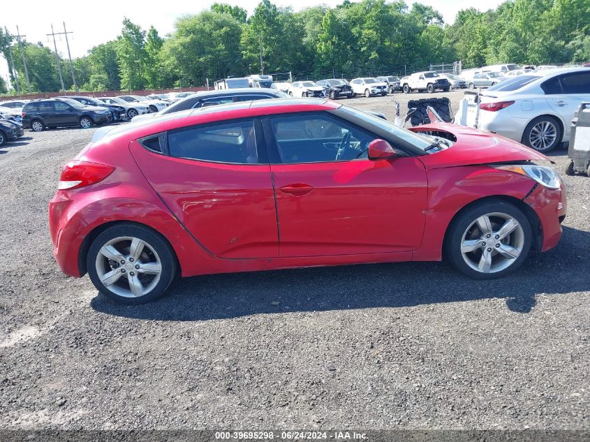 2014 Hyundai Veloster Base W/Red VIN: KMHTC6AD1EU184420 Lot: 39695298