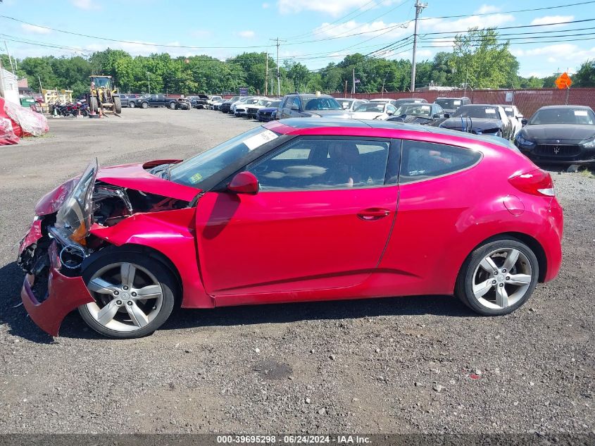 2014 Hyundai Veloster Base W/Red VIN: KMHTC6AD1EU184420 Lot: 39695298