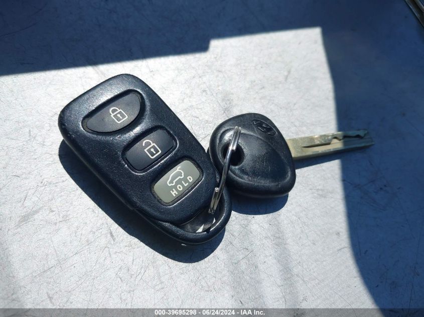 2014 Hyundai Veloster Base W/Red VIN: KMHTC6AD1EU184420 Lot: 39695298