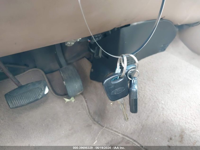 1999 Ford F-150 Lariat/Work Series/Xl/Xlt VIN: 1FTRF17W2XNA52989 Lot: 39695329