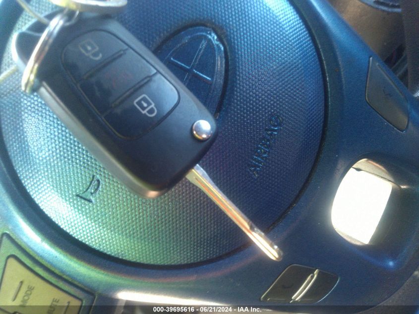 2011 Kia Soul + VIN: KNDJT2A25B7256443 Lot: 39695616