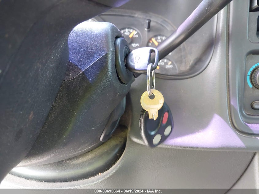 2005 Chevrolet Silverado 1500 Ls VIN: 2GCEC19T051344004 Lot: 39695664