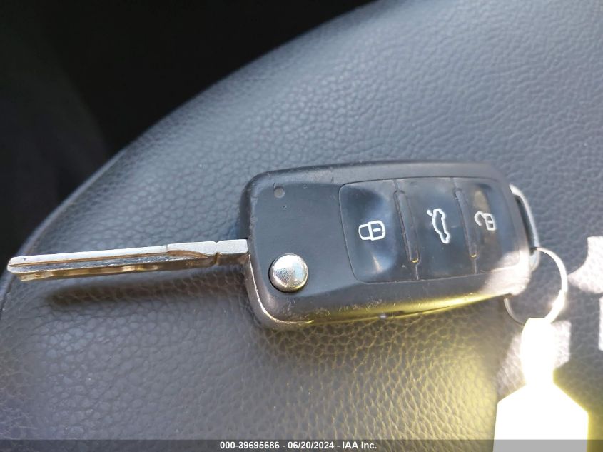 2013 Volkswagen Passat 3.6L V6 Se VIN: 1VWBM7A38DC040276 Lot: 39695686