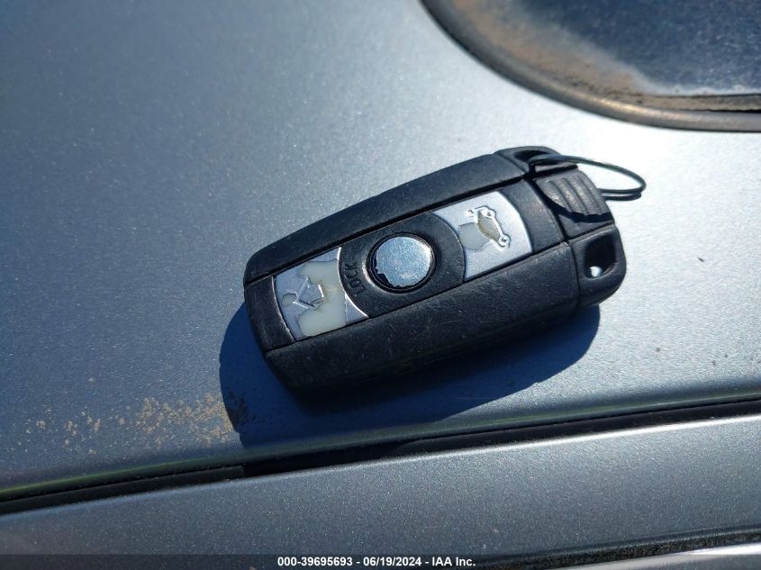 2007 BMW 525Xi VIN: WBANF33587CW70737 Lot: 39695693