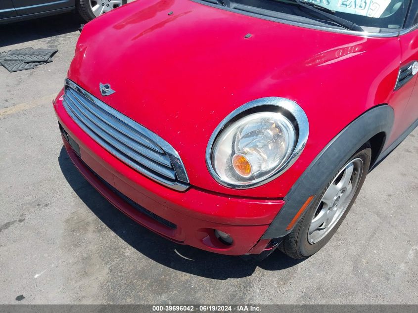 2008 Mini Cooper VIN: WMWMF33558TT62048 Lot: 39696042