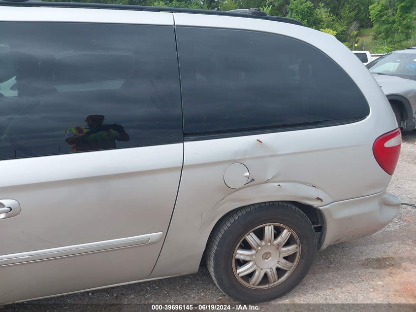 2007 Chrysler Town & Country Touring VIN: 2A4GP54LX7R272545 Lot: 39696145