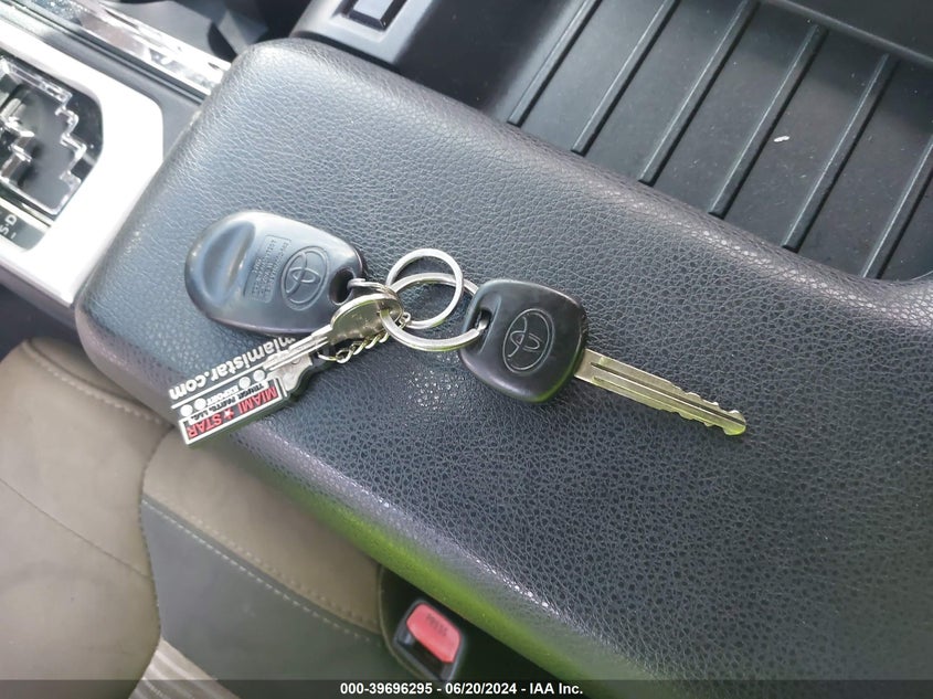 2014 TOYOTA TUNDRA CREWMAX SR5 - 5TFEY5F14EX153927