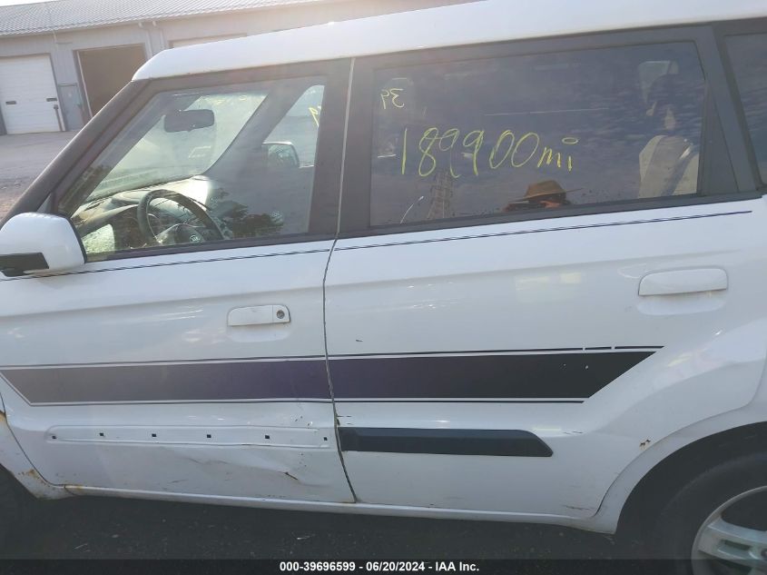 2010 Kia Soul +/!/Sport VIN: KNDJT2A20A7076768 Lot: 39696599