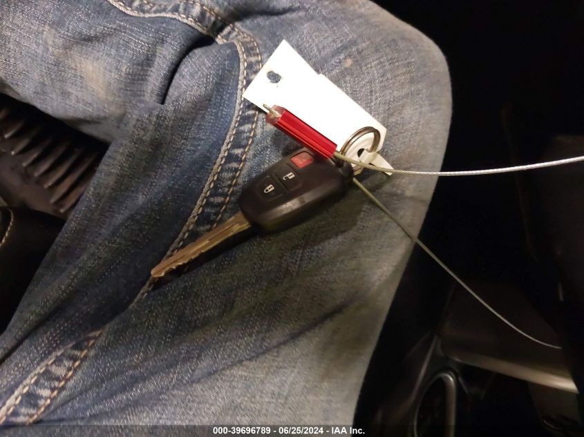 2017 Toyota Rav4 Xle VIN: JTMRFREV3HD206223 Lot: 39696789