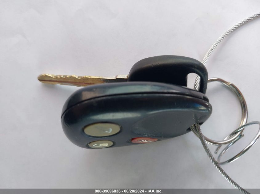 2002 GMC Envoy Slt VIN: 1GKDT13S922103893 Lot: 39696835