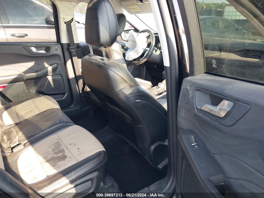 2022 Ford Escape Titanium VIN: 1FMCU9J96NUA77390 Lot: 39697213