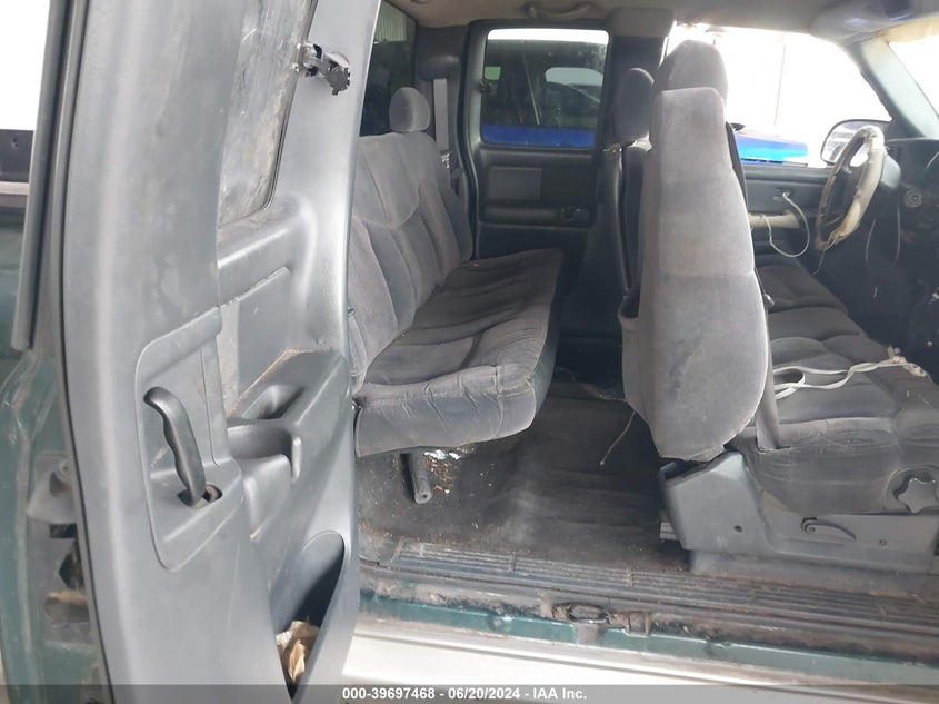 2002 Chevrolet Silverado 1500 C1500 VIN: 2GCEC19T621337974 Lot: 39697468