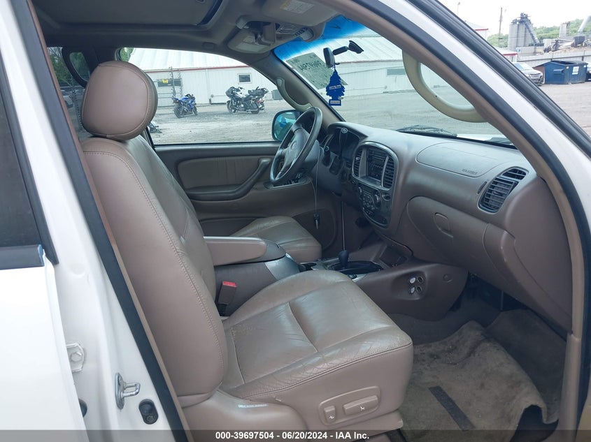 2001 Toyota Sequoia Limited V8 VIN: 5TDBT48A51S051674 Lot: 39697504