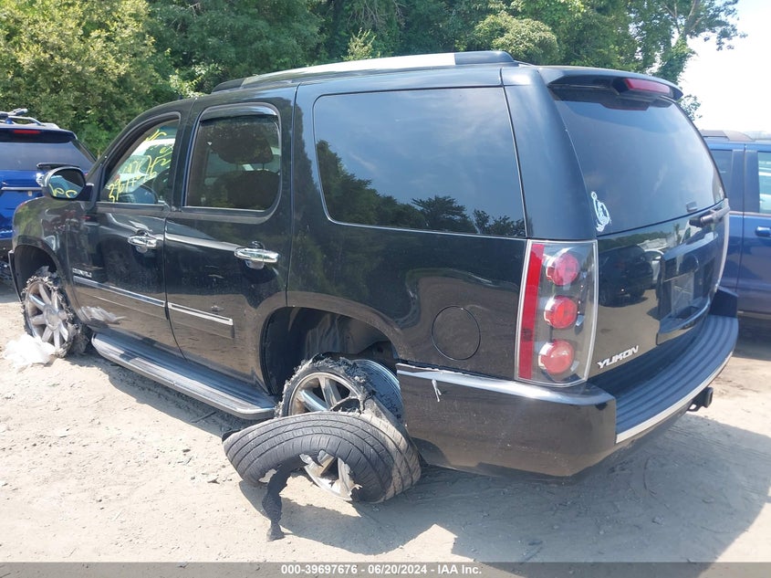2013 GMC YUKON DENALI - 1GKS2EEF1DR158382