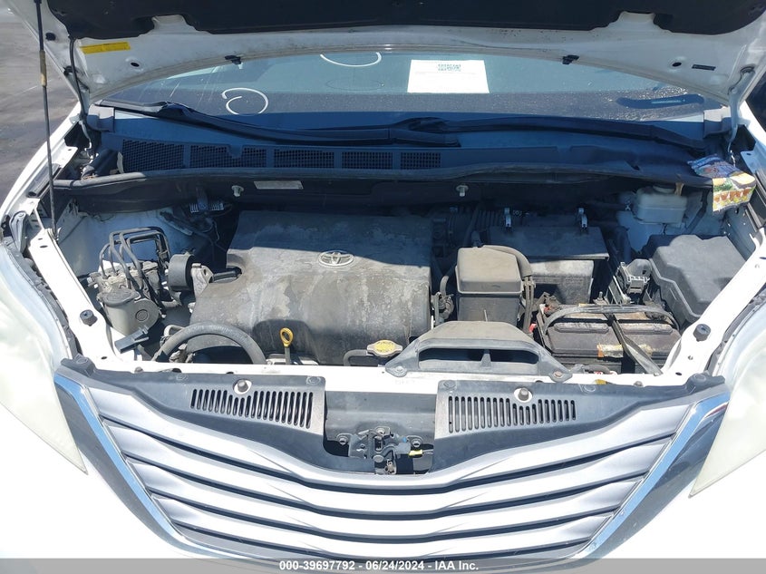 2011 Toyota Sienna Xle V6 VIN: 5TDYK3DC4BS067879 Lot: 39697792