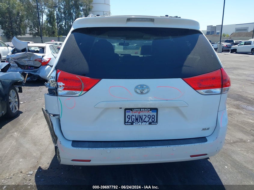 2011 Toyota Sienna Xle V6 VIN: 5TDYK3DC4BS067879 Lot: 39697792