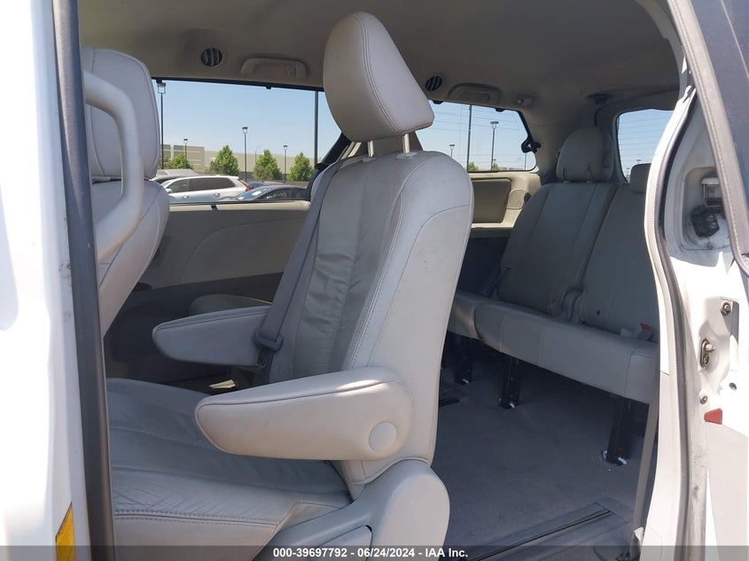 2011 Toyota Sienna Xle V6 VIN: 5TDYK3DC4BS067879 Lot: 39697792