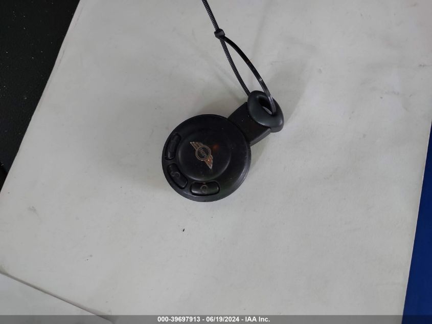 2011 Mini Cooper VIN: WMWSU3C51BTX95662 Lot: 39697913