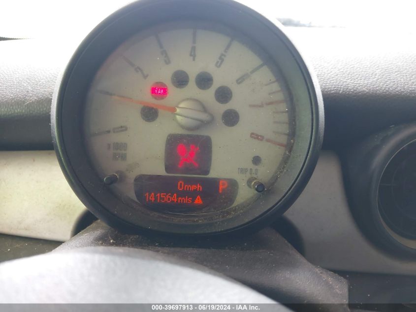 2011 Mini Cooper VIN: WMWSU3C51BTX95662 Lot: 39697913