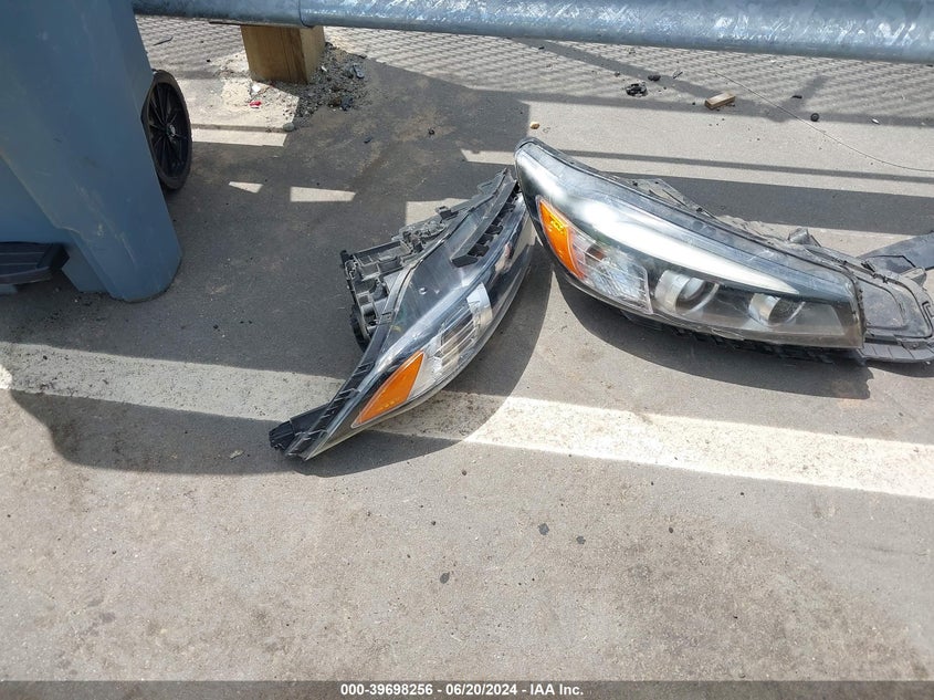 2016 Kia Sorento 2.4L Lx VIN: 5XYPG4A33GG165894 Lot: 39698256