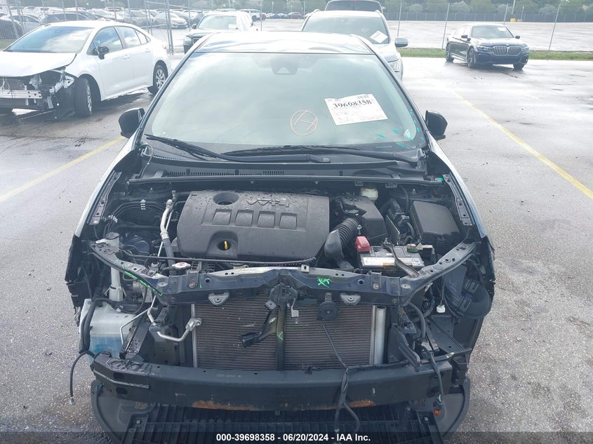 VIN 2T1BURHEXJC096115 2018 TOYOTA COROLLA LE