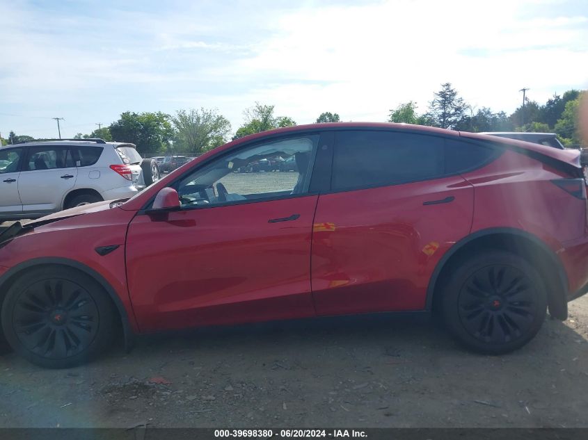 2024 Tesla Model Y VIN: 7SAYGAEE7RF029103 Lot: 39698380