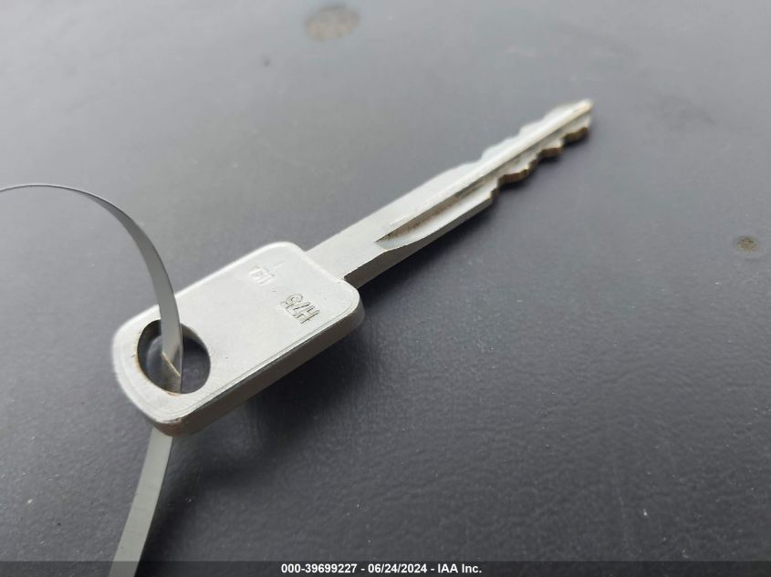 1997 Lincoln Continental VIN: 1LNLM97V1VY721827 Lot: 39699227