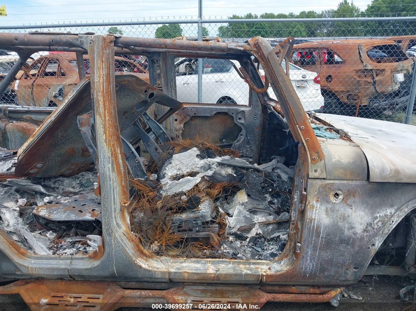 2014 JEEP WRANGLER UNLIMITED SPORT - 1C4BJWDG5EL261453