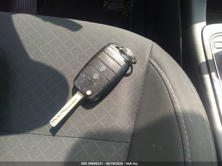 2016 Kia Sorento 2.4L Lx VIN: 5XYPGDA35GG066199 Lot: 39699331