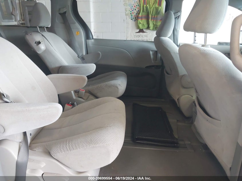 2011 Toyota Sienna Le V6 VIN: 5TDKK3DC4BS048500 Lot: 39699554