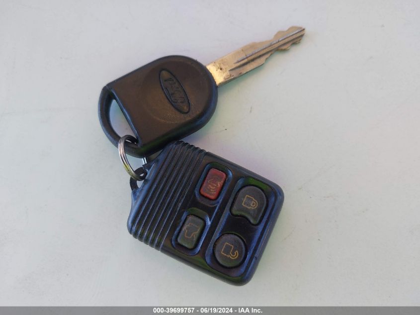 2007 Ford Mustang V6 Deluxe/V6 Premium VIN: 1ZVFT84N175206296 Lot: 39699757