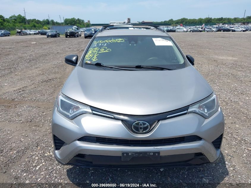 JTMBFREV8JD253304 2018 Toyota Rav4 Le