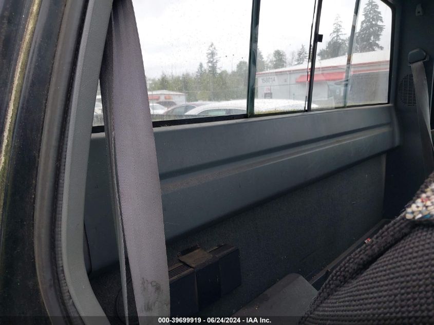 1990 Chevrolet Gmt-400 K2500 VIN: 1GCGK24K5LE138284 Lot: 39699919