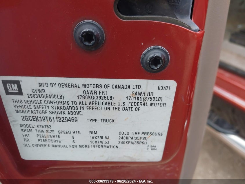 2001 Chevrolet Silverado K1500 VIN: 2GCEK19T611329469 Lot: 39699979