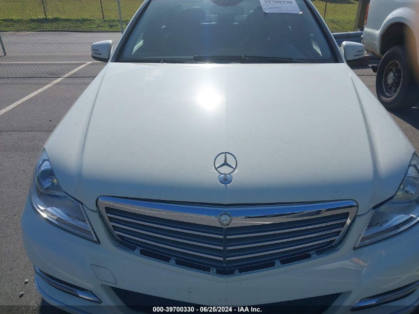 2012 Mercedes-Benz C 300 Luxury 4Matic/Sport 4Matic VIN: WDDGF8BB4CA717757 Lot: 39700330
