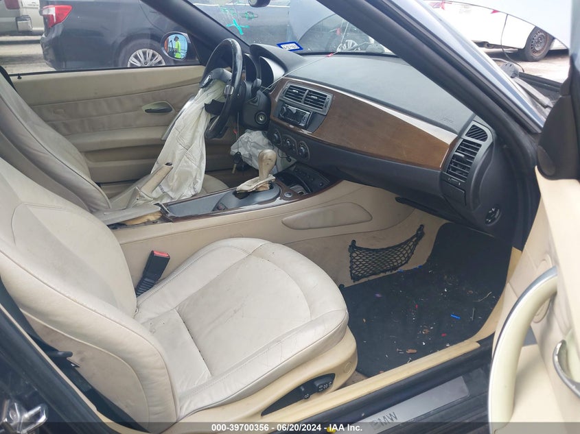 2004 BMW Z4 2.5 VIN: 4USBT33584LS51291 Lot: 39700356