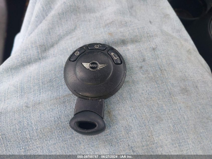 2010 Mini Cooper VIN: WMWMF3C55ATZ26237 Lot: 39700787