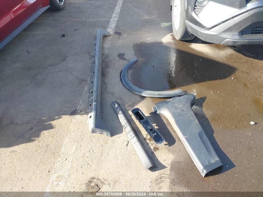 2021 TOYOTA RAV4 HYBRID XLE - JTMRWRFV6MD129758