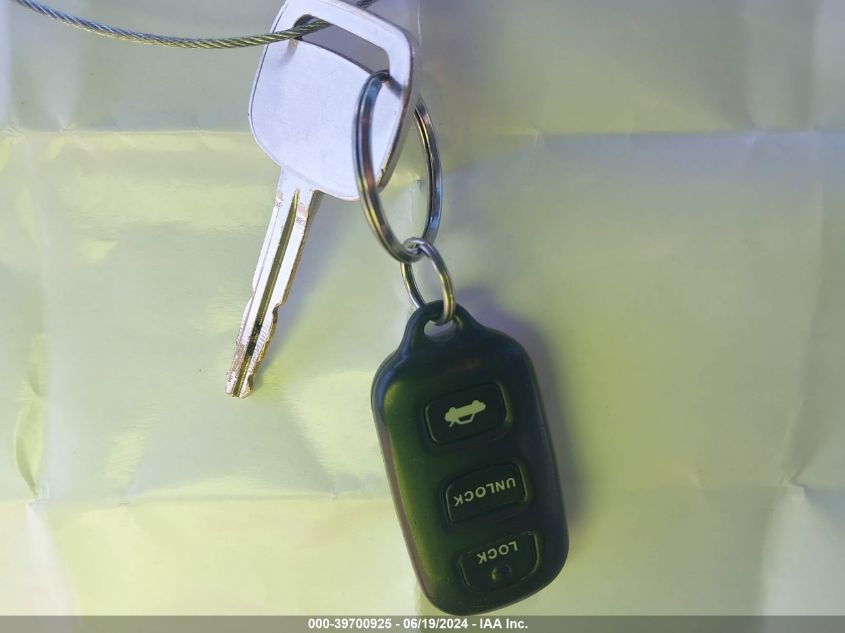 2003 Toyota Camry Le VIN: JTDBE32K730236837 Lot: 39700925