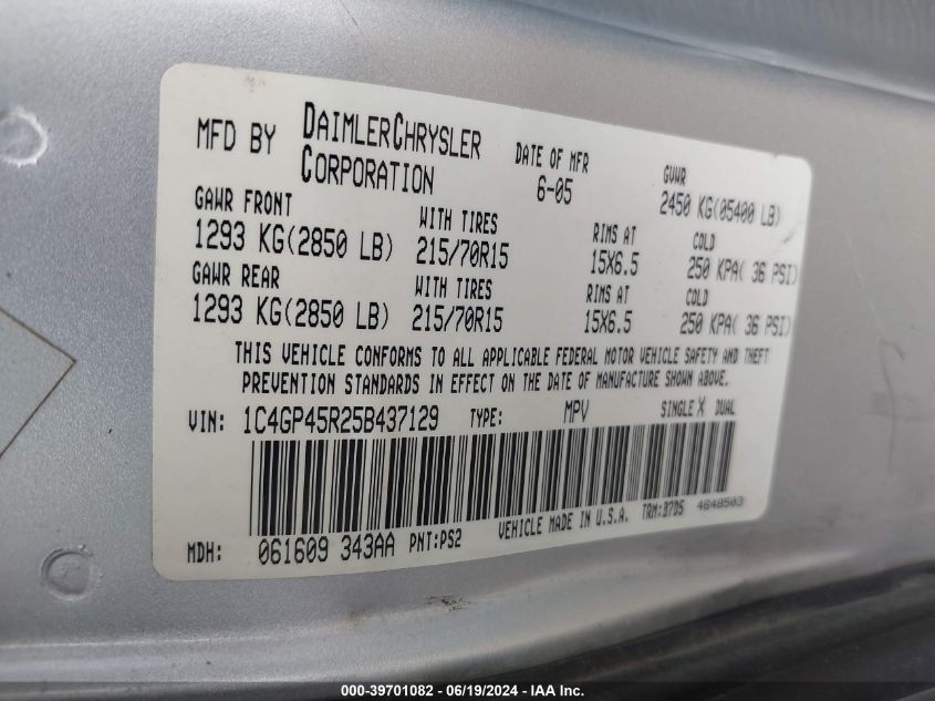 2005 Chrysler Town & Country VIN: 1C4GP45R25B437129 Lot: 39701082