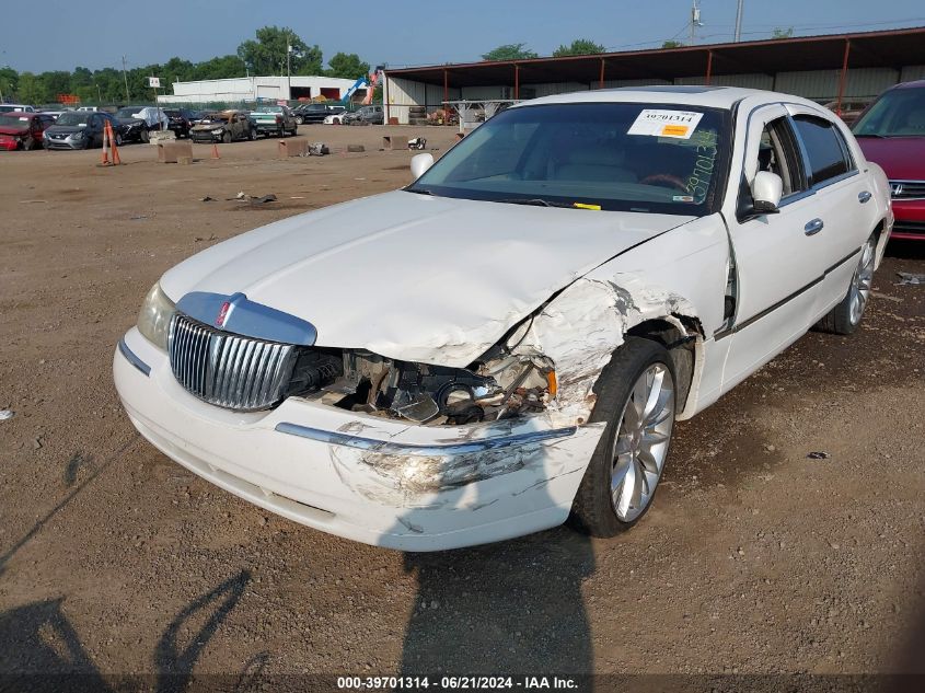 1998 Lincoln Town Car Signature VIN: 1LNFM82W6WY619058 Lot: 39701314