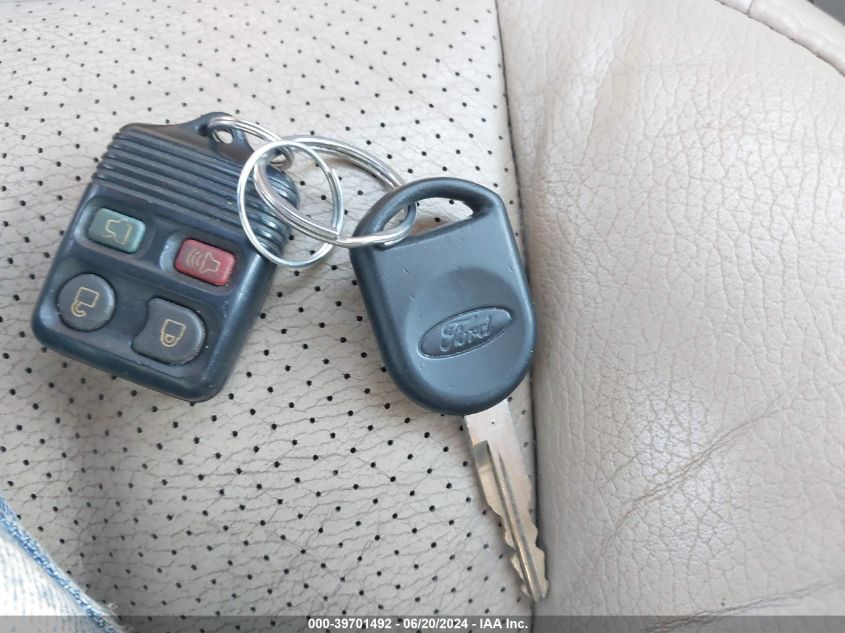 2008 Ford Expedition Eddie Bauer/King Ranch VIN: 1FMFU18538LA31365 Lot: 39701492