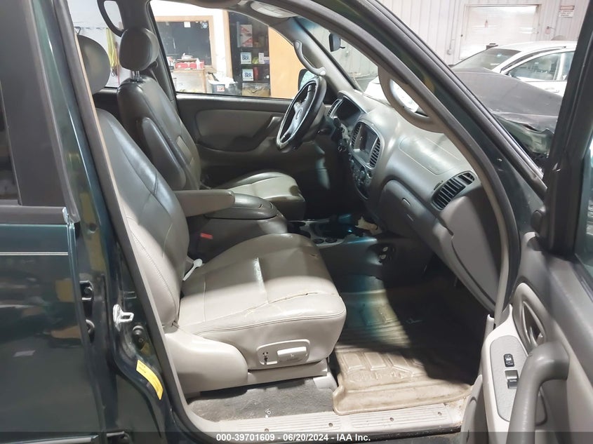 2002 Toyota Sequoia Limited VIN: 5TDBT48A52S076463 Lot: 39701609