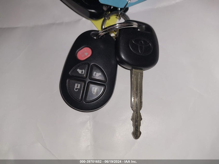 2017 Toyota Sienna Le 8 Passenger VIN: 5TDKZ3DC0HS816008 Lot: 39701652