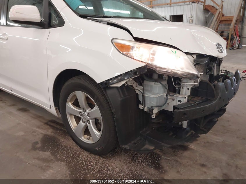 2017 Toyota Sienna Le 8 Passenger VIN: 5TDKZ3DC0HS816008 Lot: 39701652