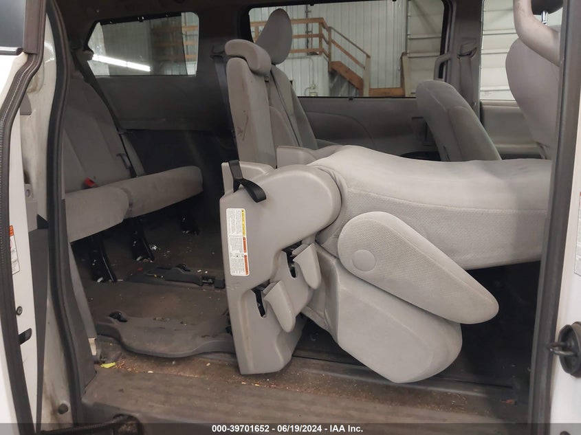 2017 Toyota Sienna Le 8 Passenger VIN: 5TDKZ3DC0HS816008 Lot: 39701652